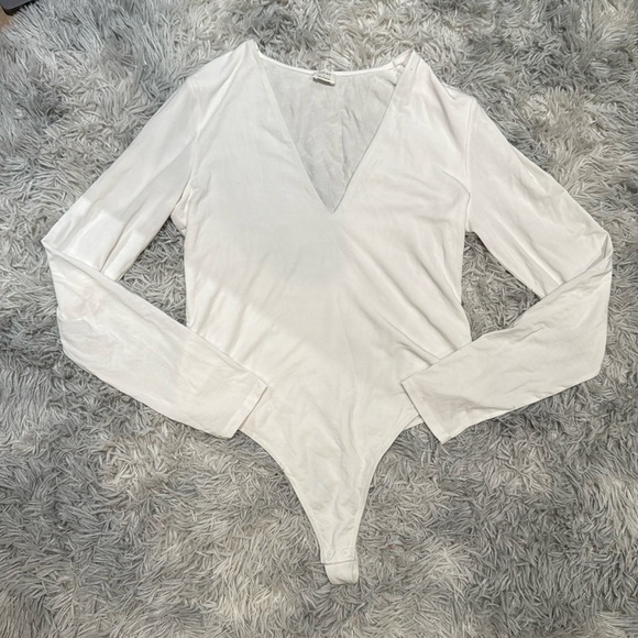 Wilfred V-Neck long sleeve Bodysuit - Picture 1 of 2